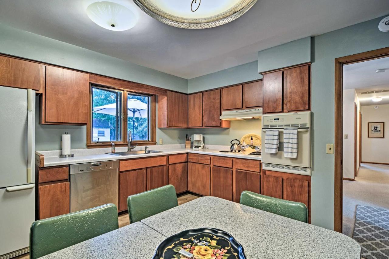 Lake Huron House With Grill And Beach Access! East Tawas Eksteriør billede
