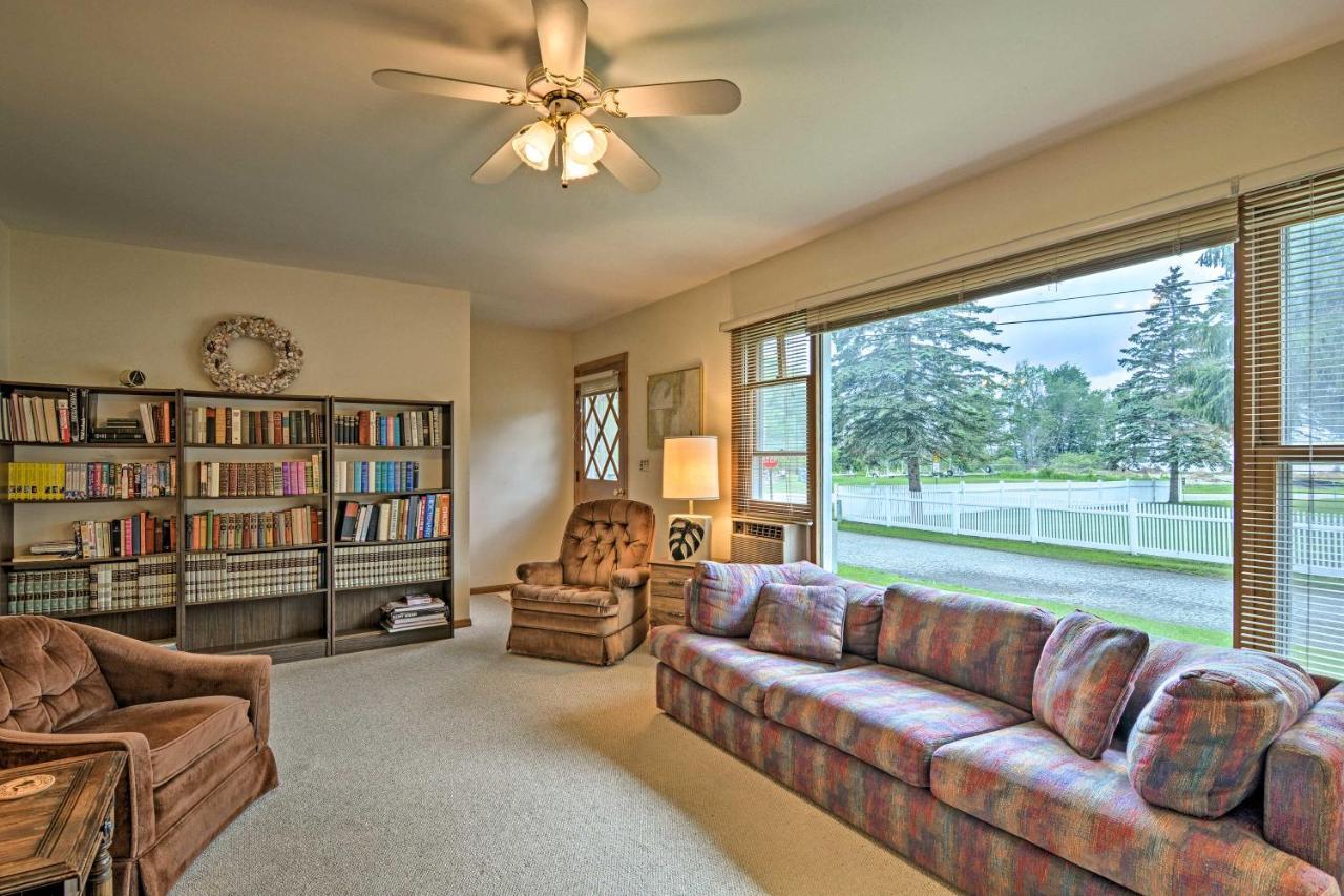Lake Huron House With Grill And Beach Access! East Tawas Eksteriør billede