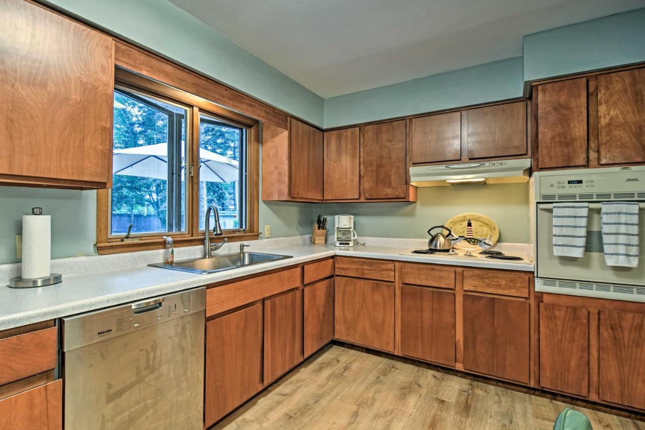 Lake Huron House With Grill And Beach Access! East Tawas Eksteriør billede