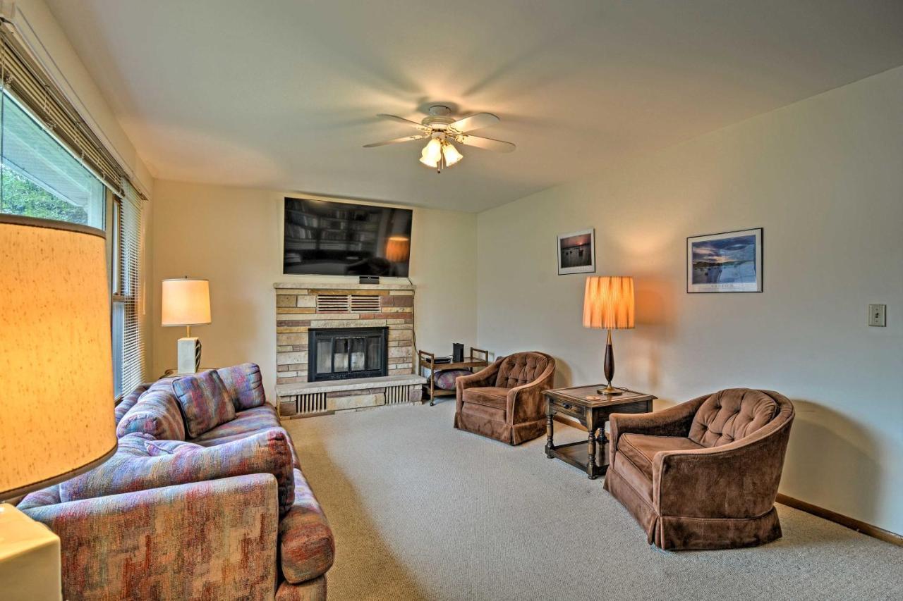 Lake Huron House With Grill And Beach Access! East Tawas Eksteriør billede