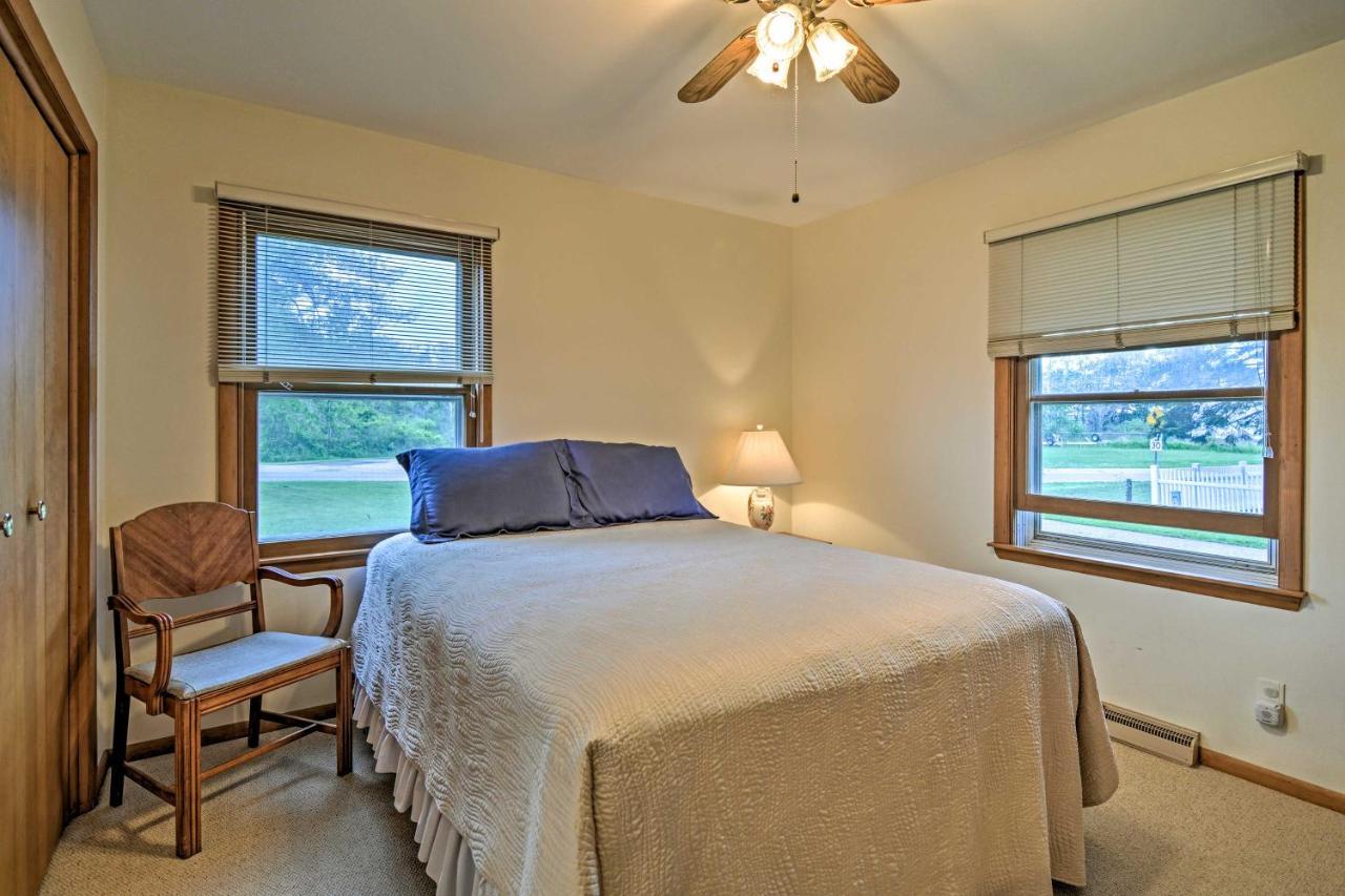 Lake Huron House With Grill And Beach Access! East Tawas Eksteriør billede