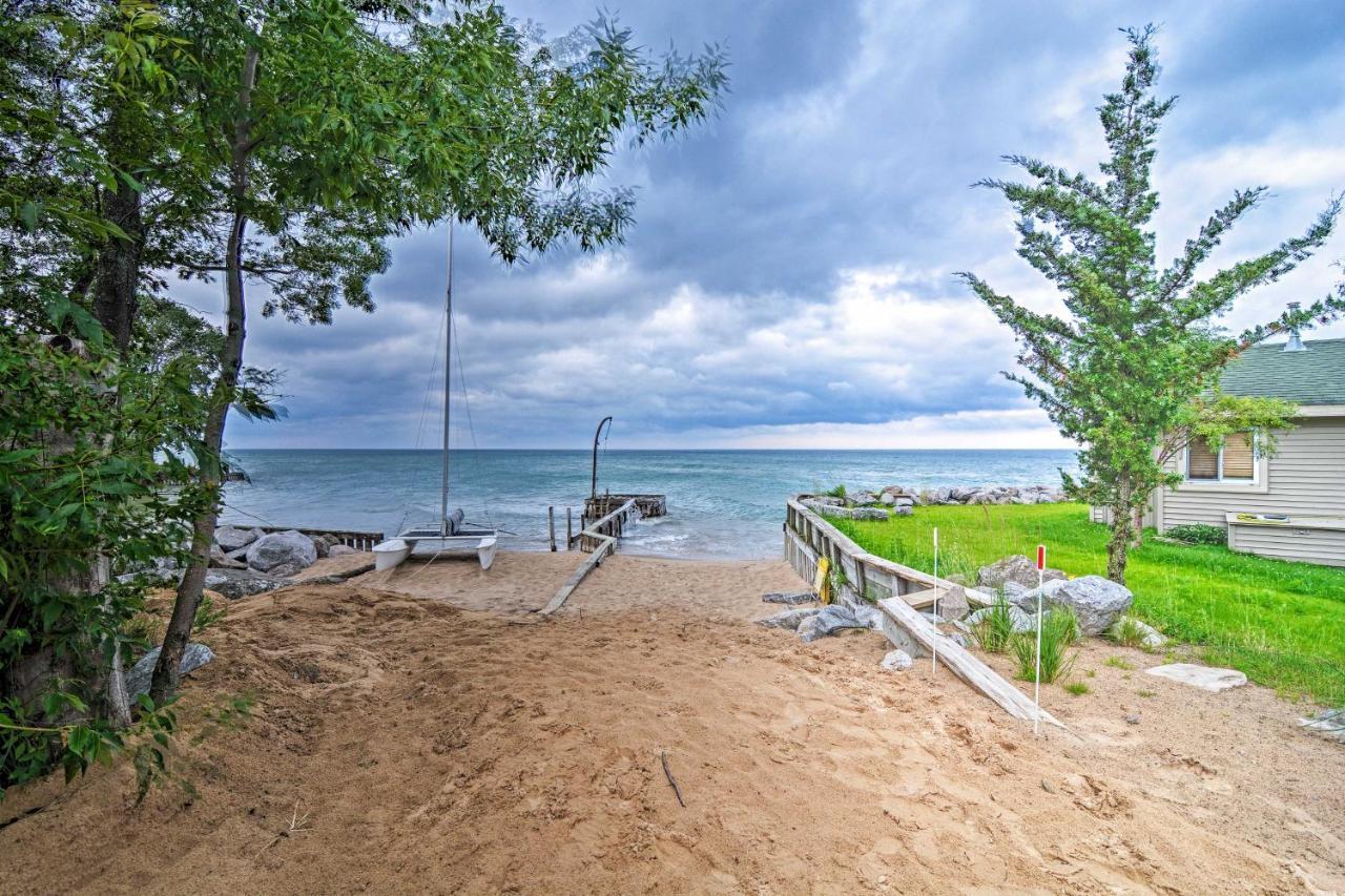 Lake Huron House With Grill And Beach Access! East Tawas Eksteriør billede