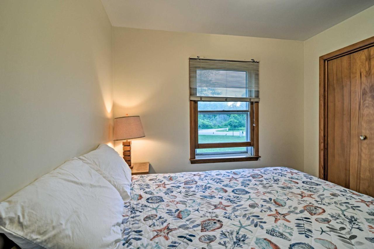 Lake Huron House With Grill And Beach Access! East Tawas Eksteriør billede