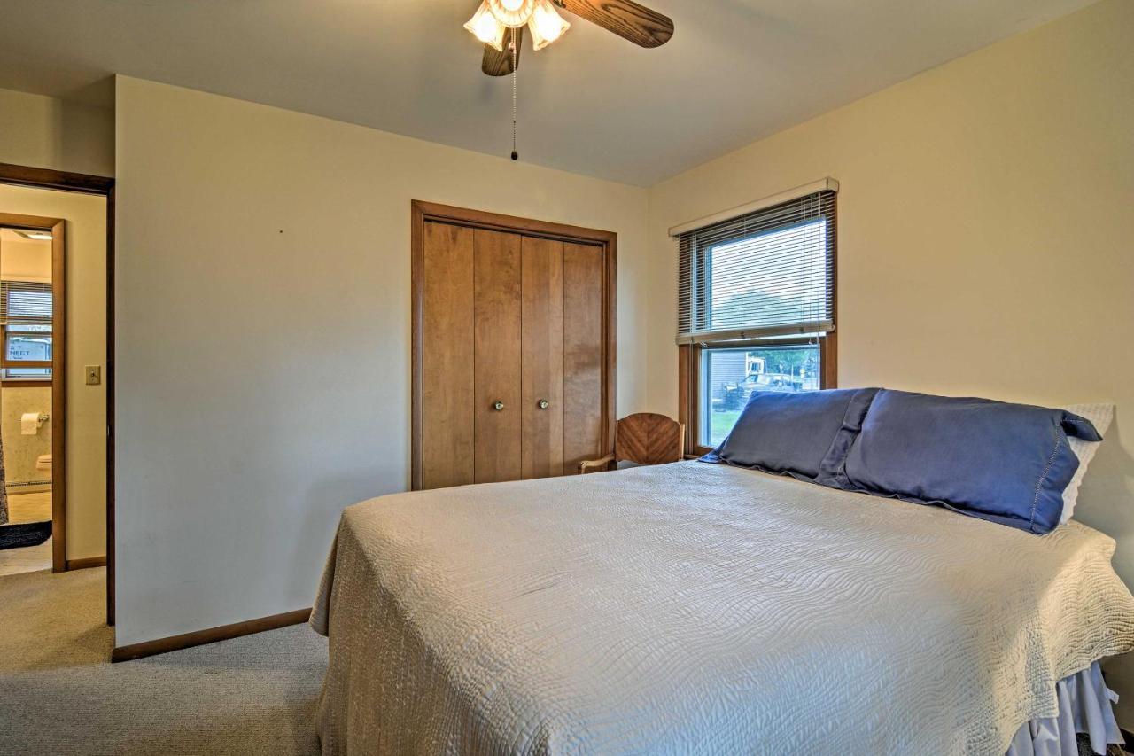 Lake Huron House With Grill And Beach Access! East Tawas Eksteriør billede
