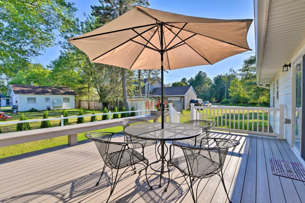 Lake Huron House With Grill And Beach Access! East Tawas Eksteriør billede