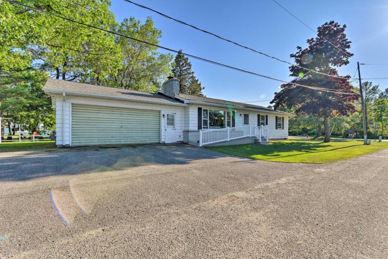 Lake Huron House With Grill And Beach Access! East Tawas Eksteriør billede