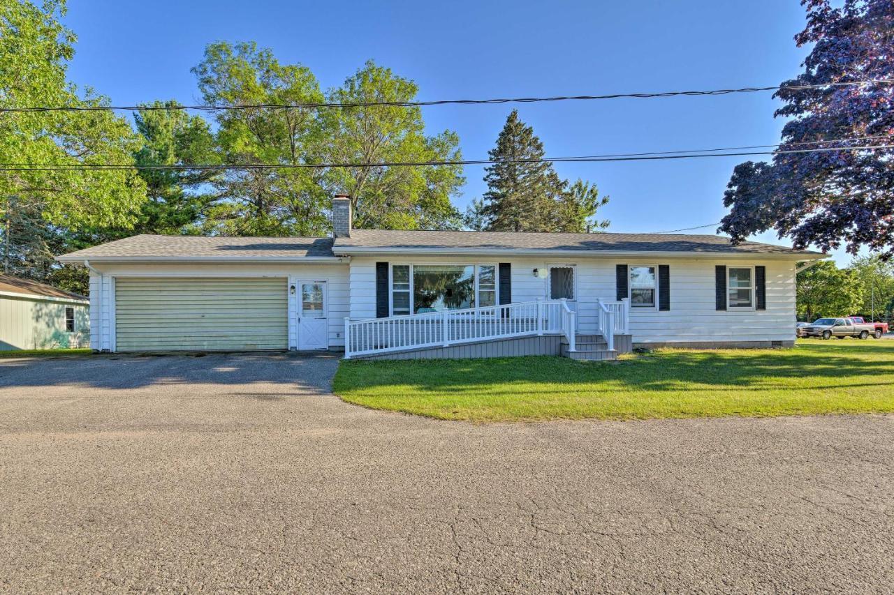 Lake Huron House With Grill And Beach Access! East Tawas Eksteriør billede