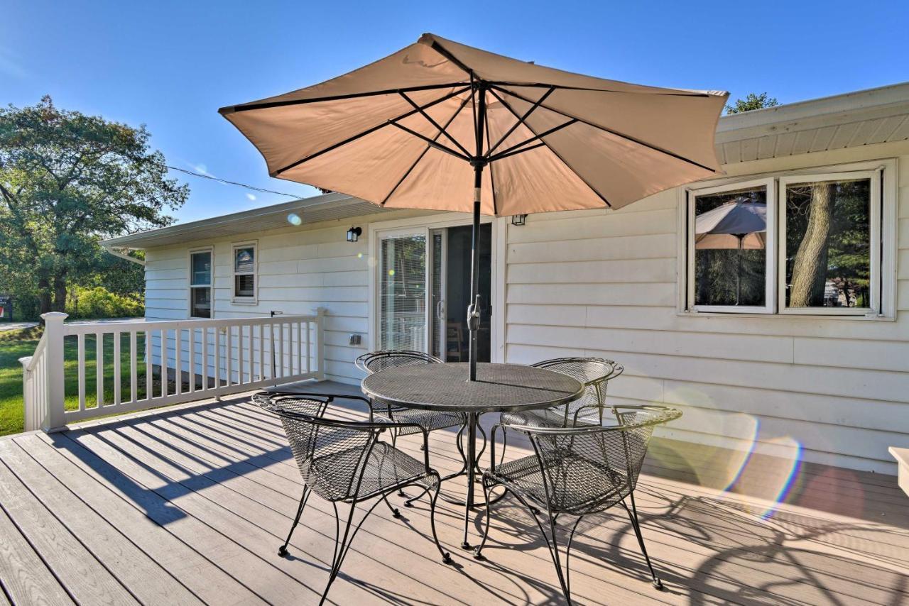 Lake Huron House With Grill And Beach Access! East Tawas Eksteriør billede