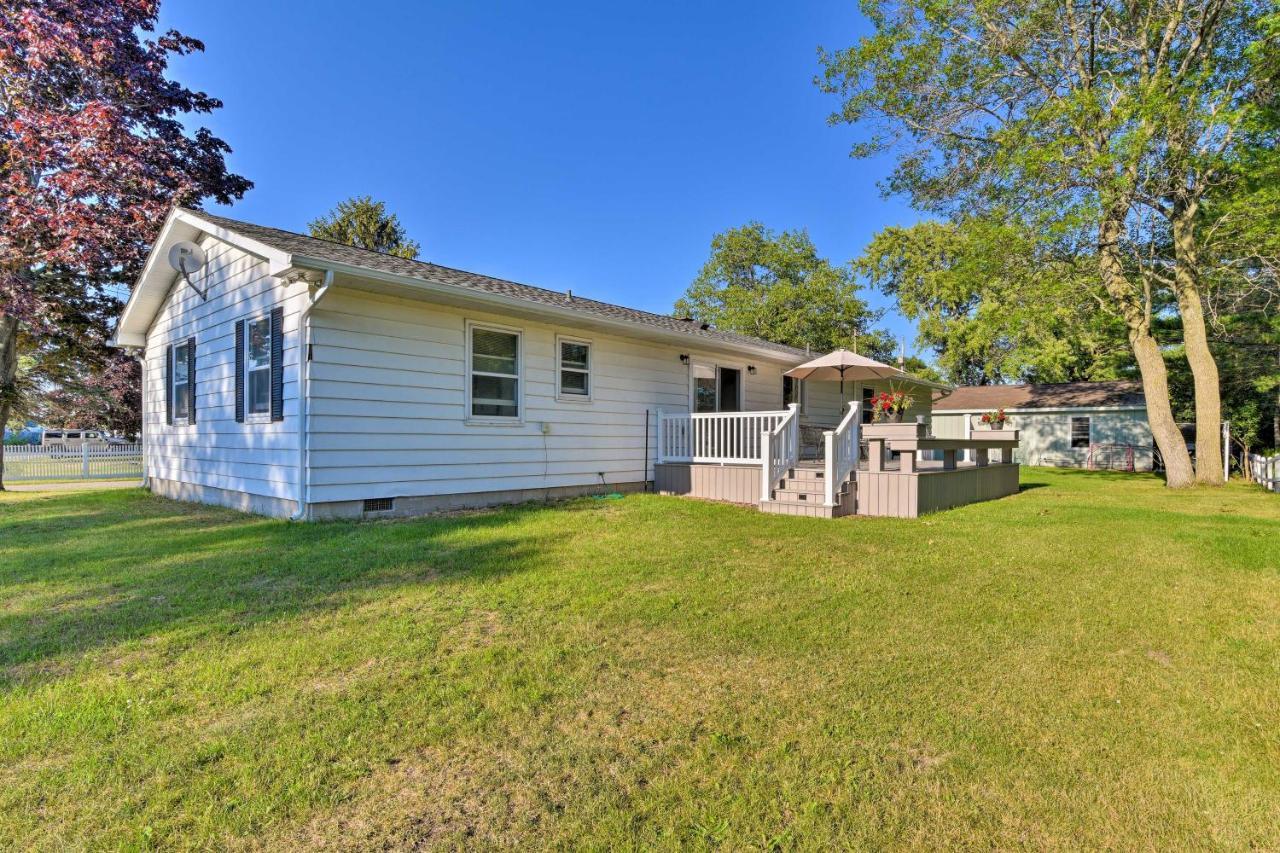 Lake Huron House With Grill And Beach Access! East Tawas Eksteriør billede